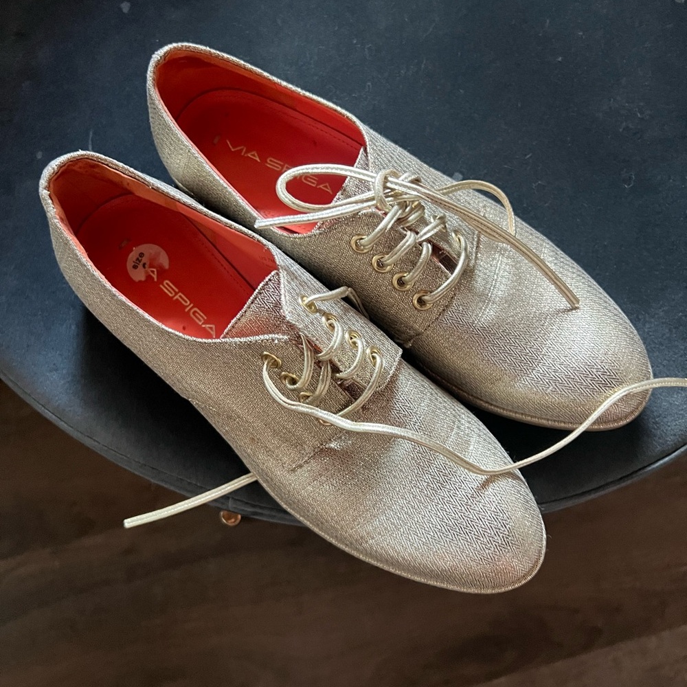 Via Spiga Gold Lace-Up Shoes size 6